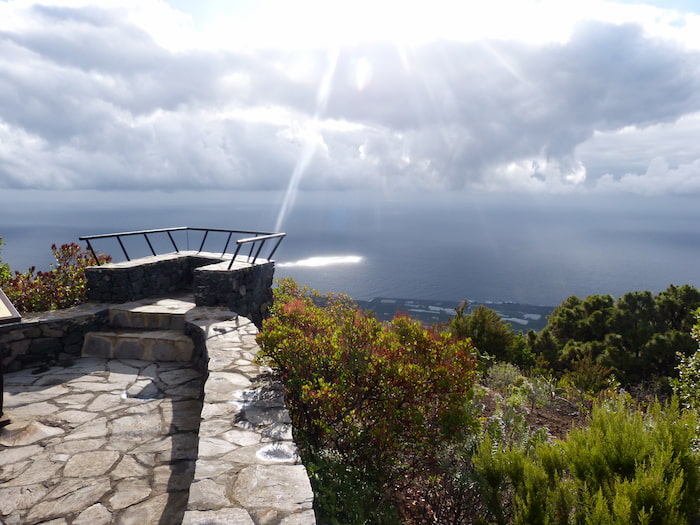 La-Palma-Wandern-toller-Aussichtsplatz-bei-der-Montaña-Breña